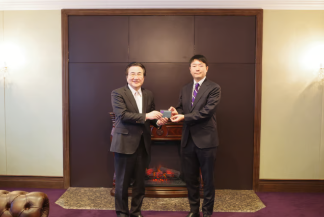 学術振興会賞記念品贈与